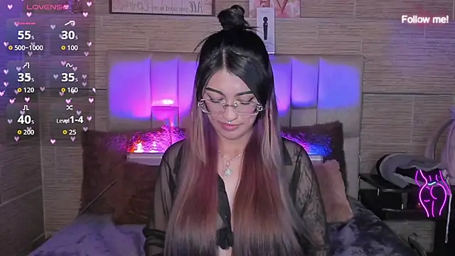 XXX chat uživo modela mia_devine_