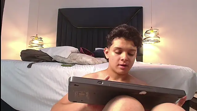 Chatroom XXX en direct de NathanBroks