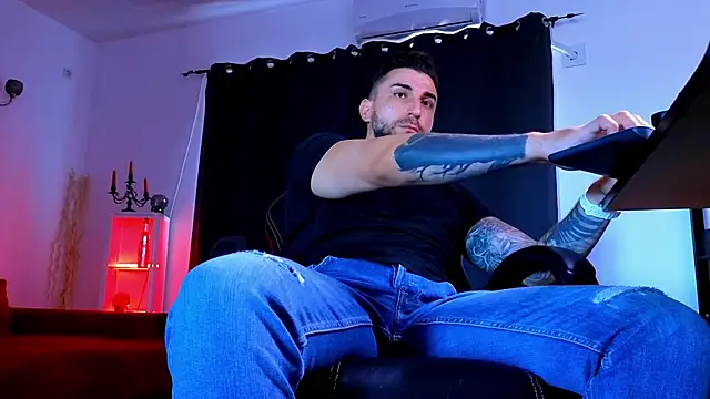 MightyAaron66 Chat XXX live