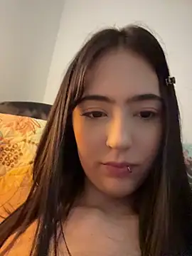 Hinata_3's Live XXX Chat