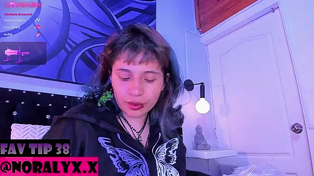 Chatroom XXX en direct de hey_noraly