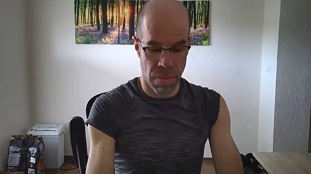 XXX chat uživo modela DaddyHarry_MatureStallion