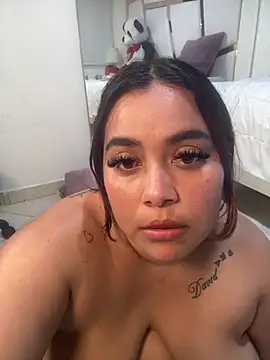 แชท XXX สดของ tatikanyx