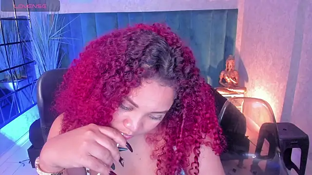 צ'אט XXX בשידו ר חי של AngelaCoffee