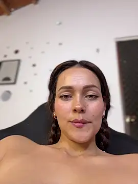 צ'אט XXX בשידור חי של Miss-Abbii