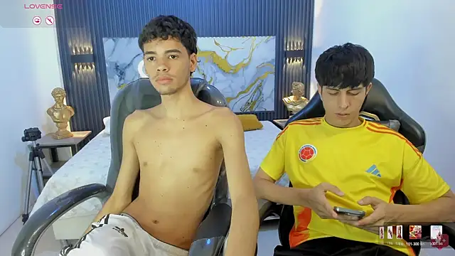 Estiv18_'s Live XXX Chat