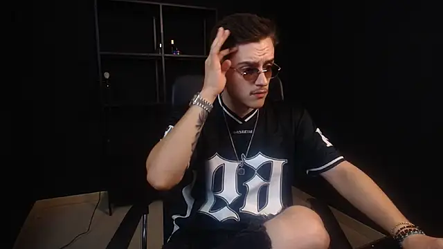 Chat +18 de FelixStarkk ao vivo