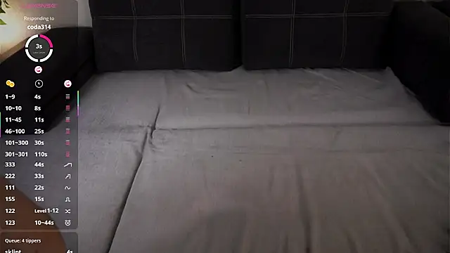 QueenieMerow live XXX chat