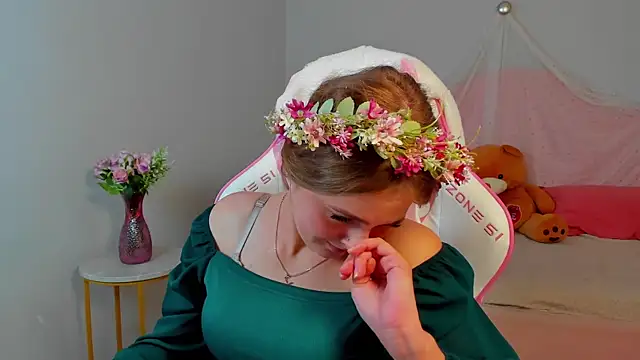 EllaBells' Webcam Show