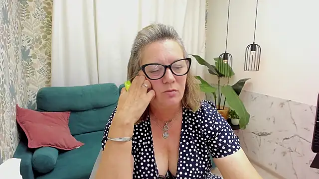LeaPure's Live XXX Chat