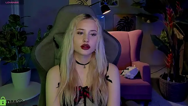 LaslyAngel Chat XXX in diretta