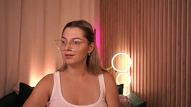 LucreciaStorm Chat XXX live