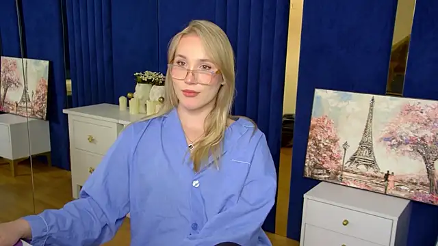 ElaraVoltage Chat XXX live