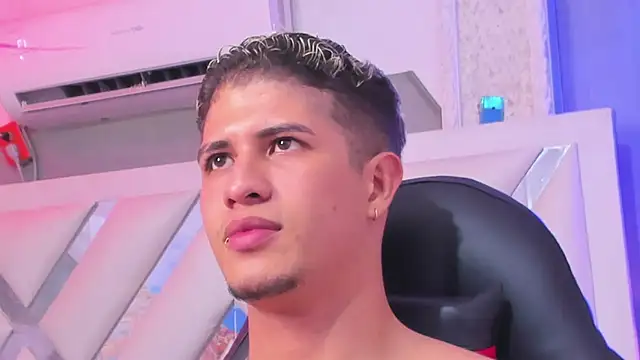 dominic_connor Adlı Modelin Canlı XXX Sohbeti