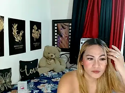 UrhotGoddess Chat XXX in diretta