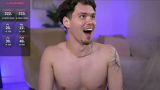 Онлайн чат XXX CurlyStarX