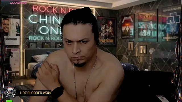 chino_roz Adlı Modelin Canlı XXX Sohbeti