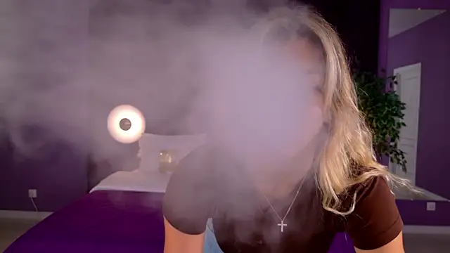 צ'אט XXX בשידור חי של HelenaMorgan