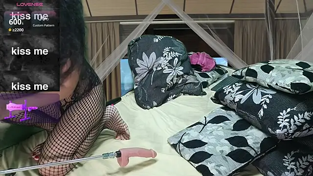 HornyShyAsian 现场XXX聊天