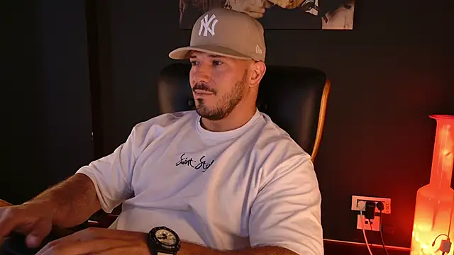 AngeloEric XXX чат на живо