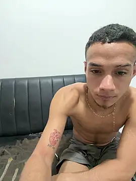 friends_lust_latin's Live XXX Chat