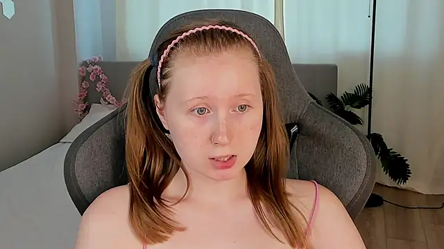 LiliTiny's Live XXX Chat