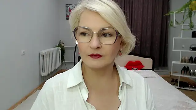 BlondeBrilliant7's Live XXX Chat