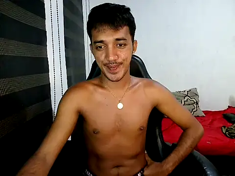 Spicy_RowyCam Adlı Modelin Canlı XXX Sohbeti