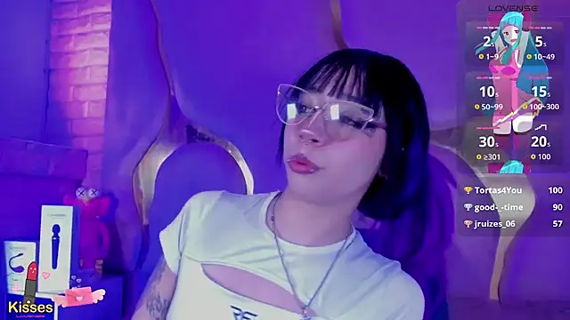 Chat +18 de NaniiSisy ao vivo