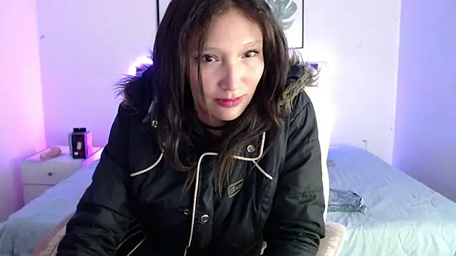 mia_collens' Live Chat Room