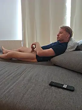 Lokomo32 webcam show