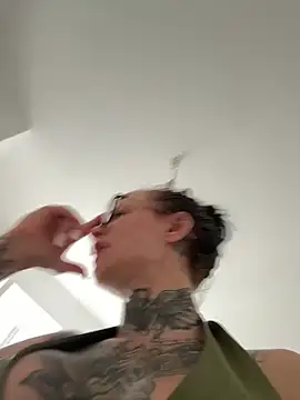 SkinnyLilly Live XXX-Chat