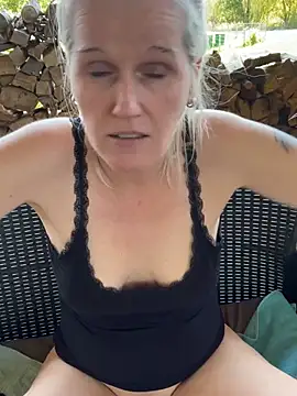 Tinny84 Live XXX-Chat