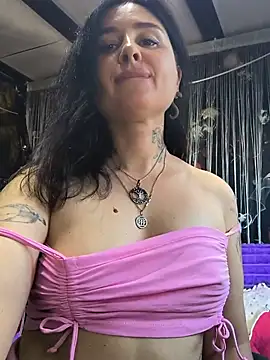 KikiXRed Adlı Modelin Canlı XXX Sohbeti