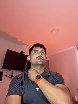 TroyeSavage Show in webcam