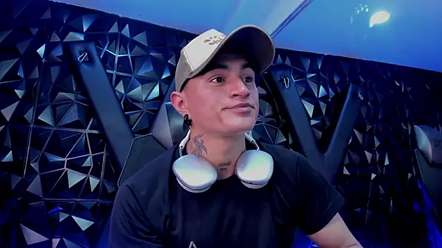 LiamDeeps Live XXX Chat