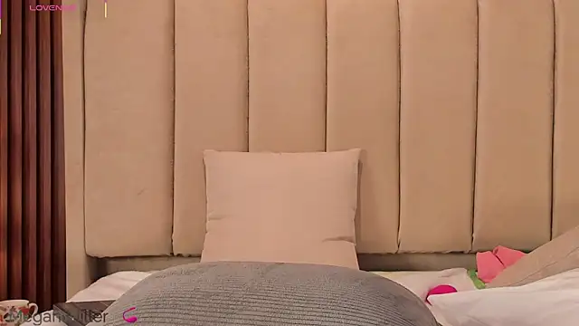Megan_Mill Live XXX-Chat
