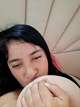 צ'אט XXX בשידור חי של naomi_020