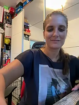 jennifer11772 Adlı Modelin Canlı XXX Sohbeti