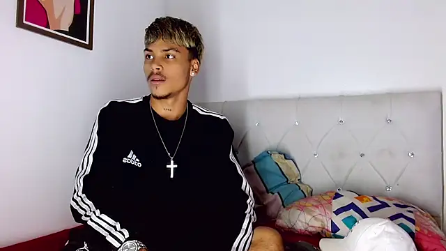 Angel_foxc13 Chat XXX in diretta