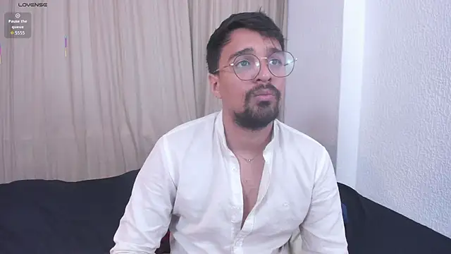 max_ed Live XXX Chat