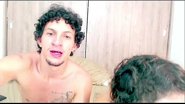 צ'אט XXX בשידור חי של meridandwither
