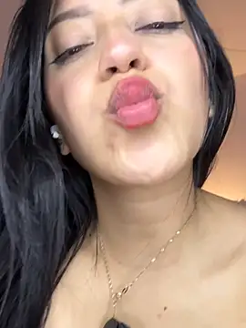 AngellaMoraa Adlı Modelin Canlı XXX Sohbeti