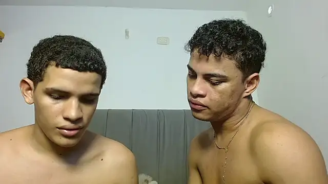 Jose_And_Daniel Adlı Modelin Canlı XXX Sohbeti