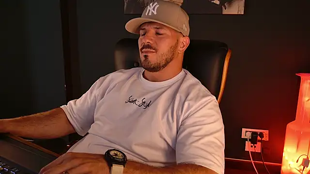 AngeloEric XXX чат на живо