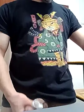 Bradd_32のライブXXXチャット