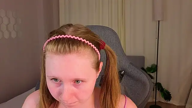 LiliTiny Chat XXX in diretta