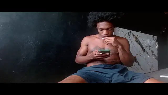 Larry-n-clouds Show in webcam