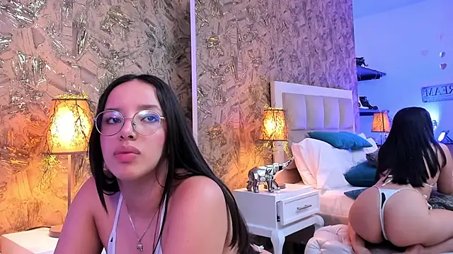 ValkyriaSteel's Live XXX Chat