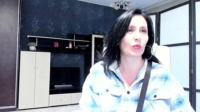 Lucky_Milf's Live XXX Chat